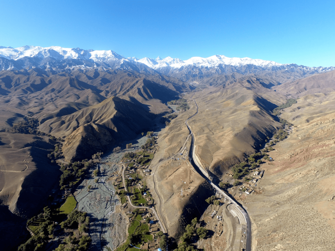 石棺|新疆发现战国时期高等级墓群，实证“山北六国”实力