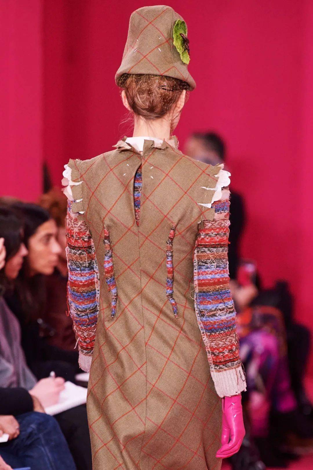 服装|时装秀场上美到窒息的"背影杀杀杀杀手"?神仙设计师俘获芳心的秘诀就是不放过任何一个细节!