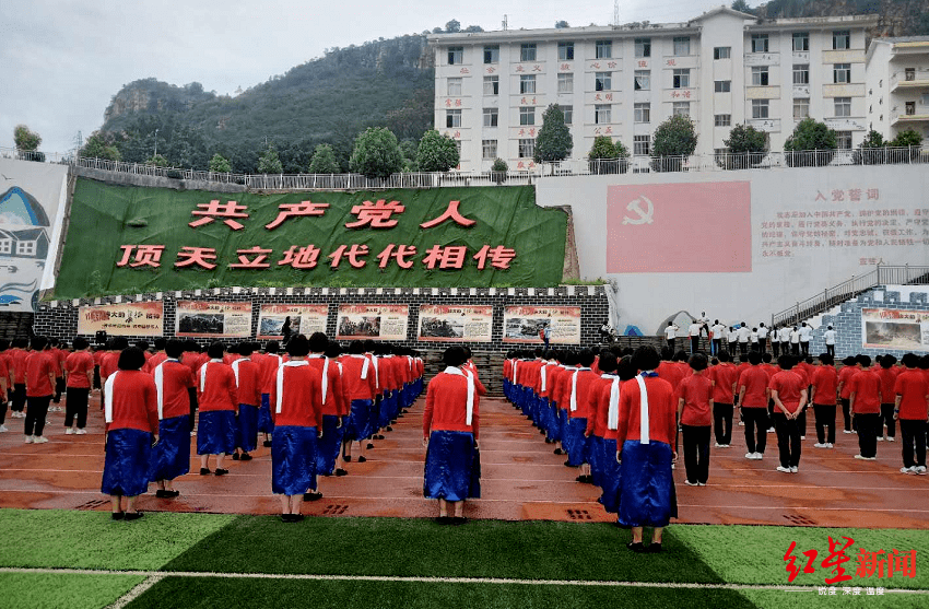 张桂梅|突然成网红的女高校长张桂梅：我对孩子“狠”，只为她们突破成长的坚冰