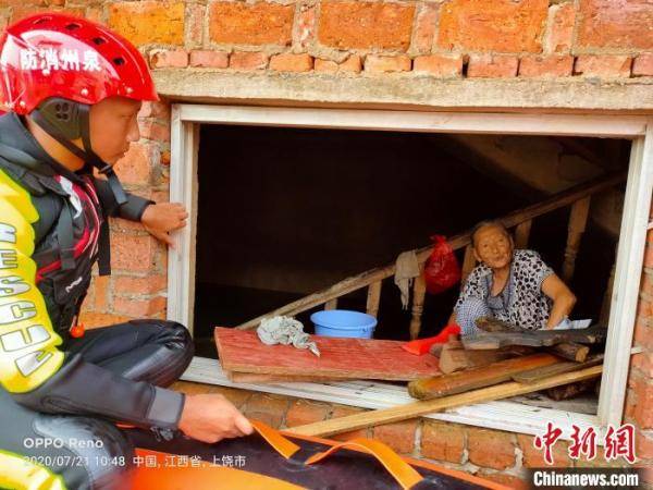 救援|福建消防驰援江西 搜救鄱阳被淹村庄