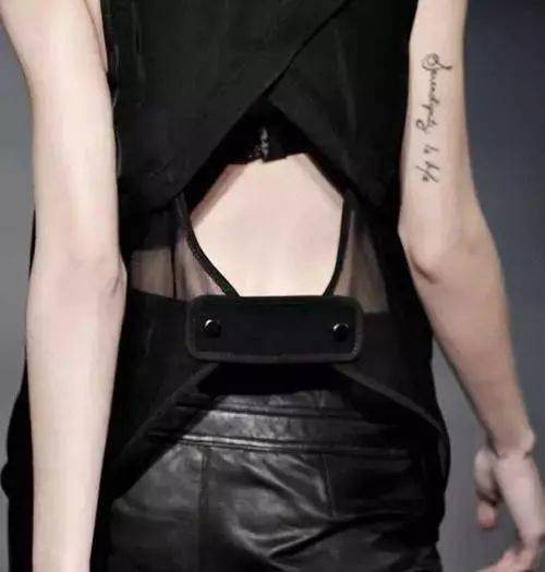 服装|时装秀场上美到窒息的"背影杀杀杀杀手"?神仙设计师俘获芳心的秘诀就是不放过任何一个细节!