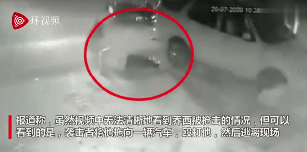 摩托车|印度一记者带两个女儿骑行期间遭枪击 记者头部中弹