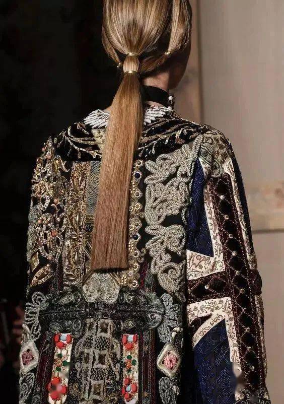 服装|时装秀场上美到窒息的"背影杀杀杀杀手"?神仙设计师俘获芳心的秘诀就是不放过任何一个细节!