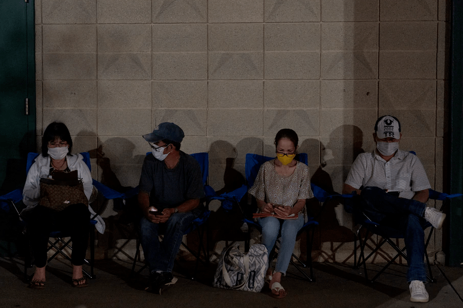 失业者|被社会遗忘的人：从年入百万到彻夜等救济金，美国失业者经历了什么？