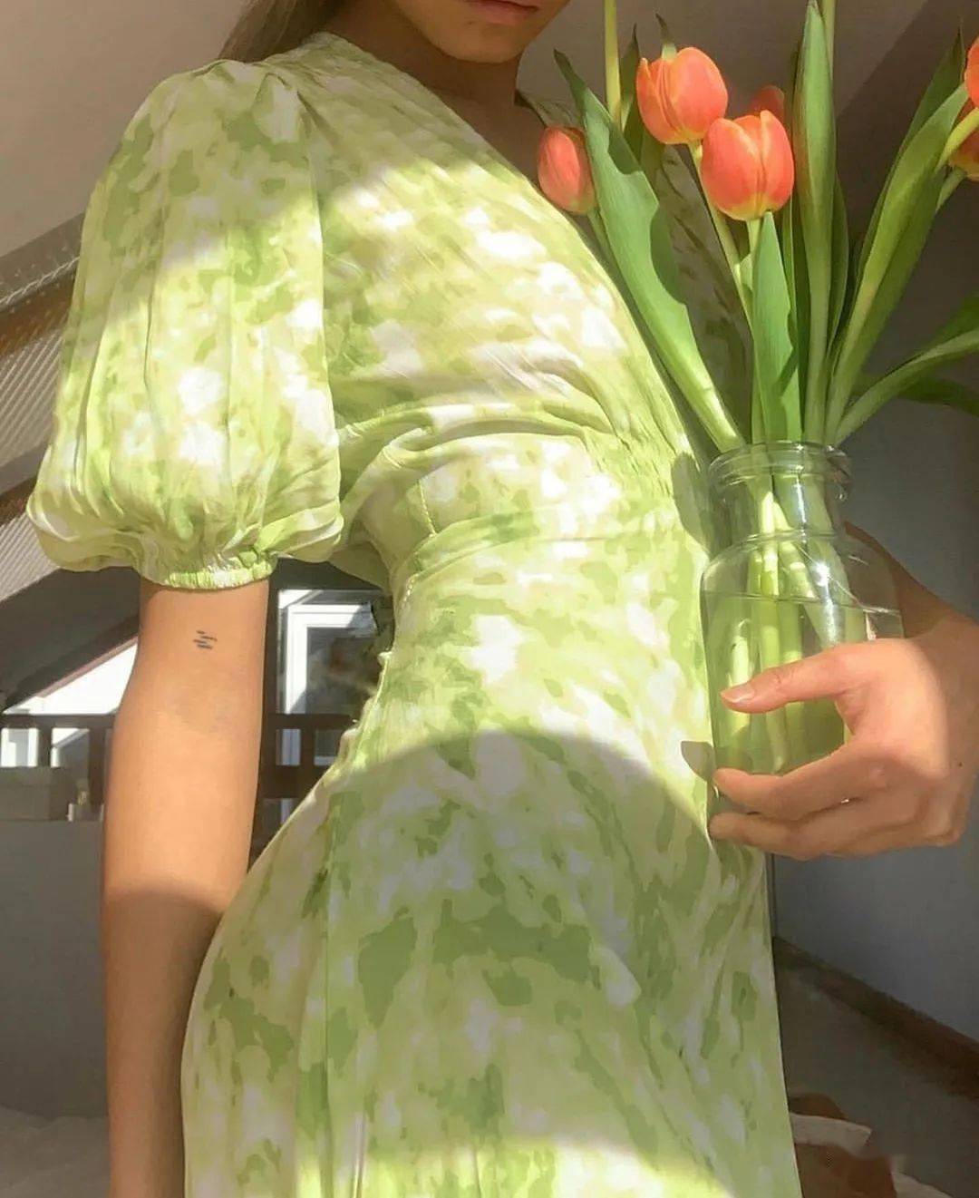 牌子|明星们夏天都穿什么牌子的衣服？