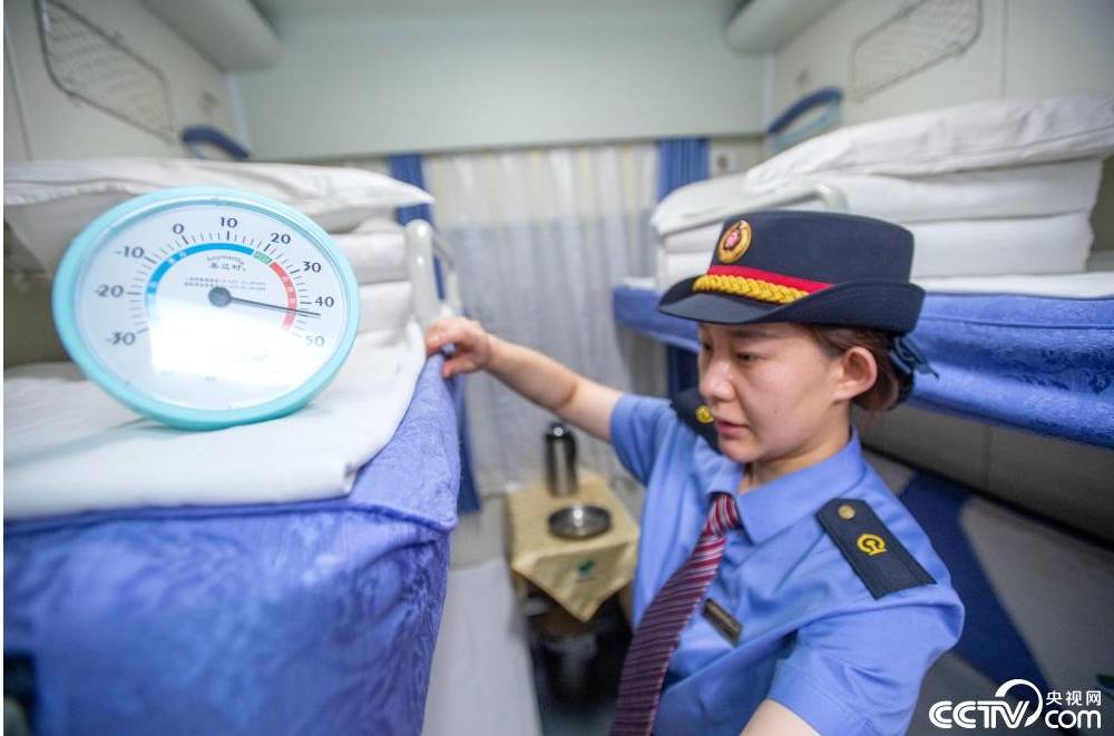 小时|“蒸桑拿”的列车员