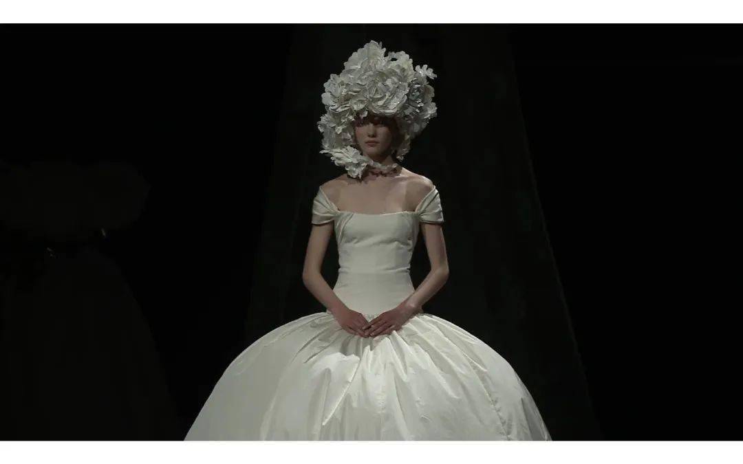 时装|如梦如幻的歌剧魅影,即使不闭上双眼也能看见梦,这一季Valentino高定系列美哭了!