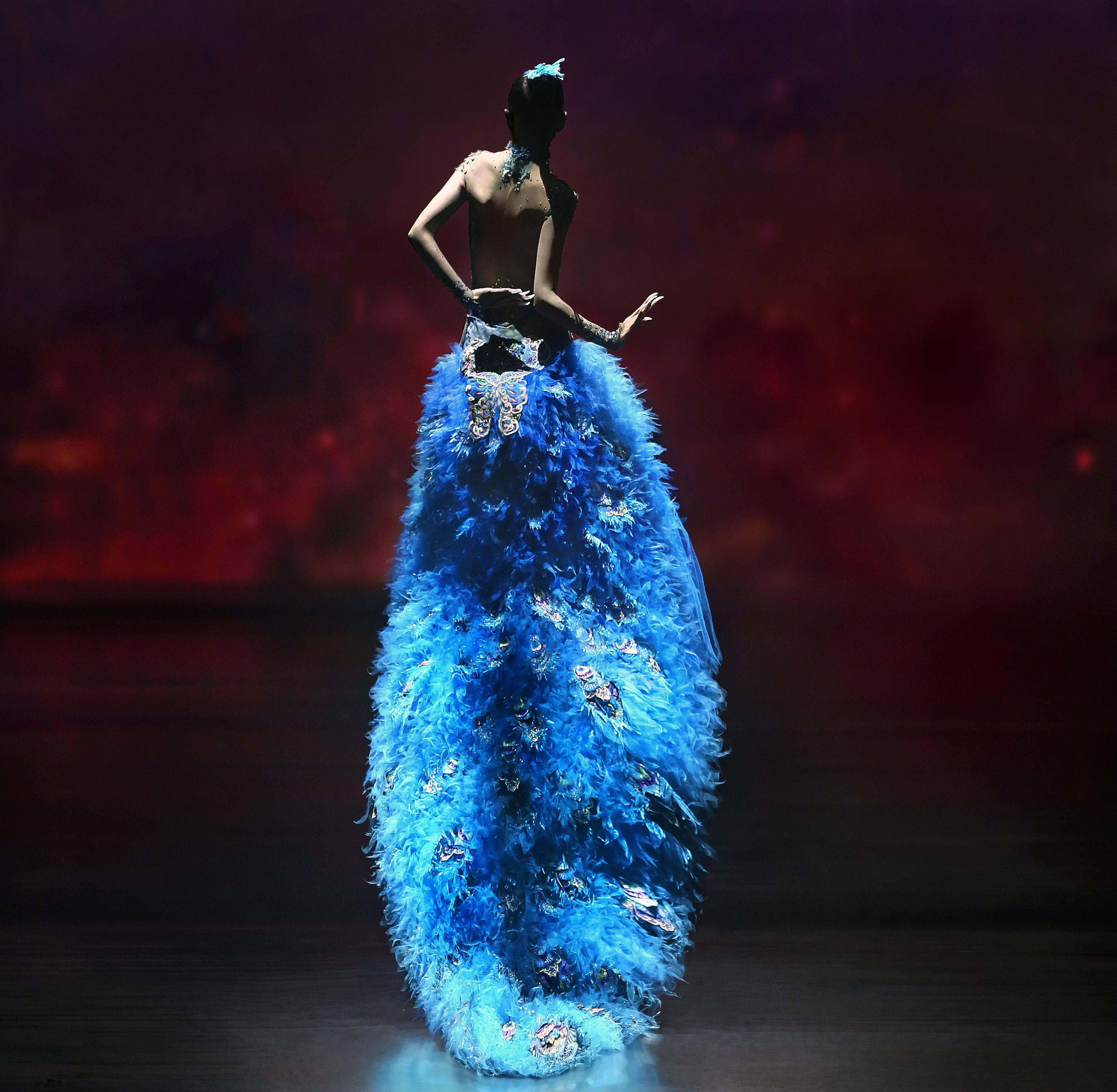 孔雀|杨丽萍：孔雀迟暮