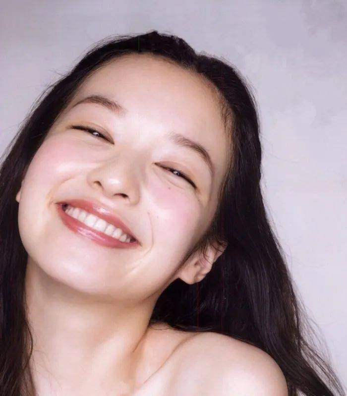 该给妆容做减法啦!易学好上手的“清甜少女妆”,get到颜值翻倍! 该给妆容做减法啦!易学好上手的“清甜少女妆”,get到颜值翻倍!
