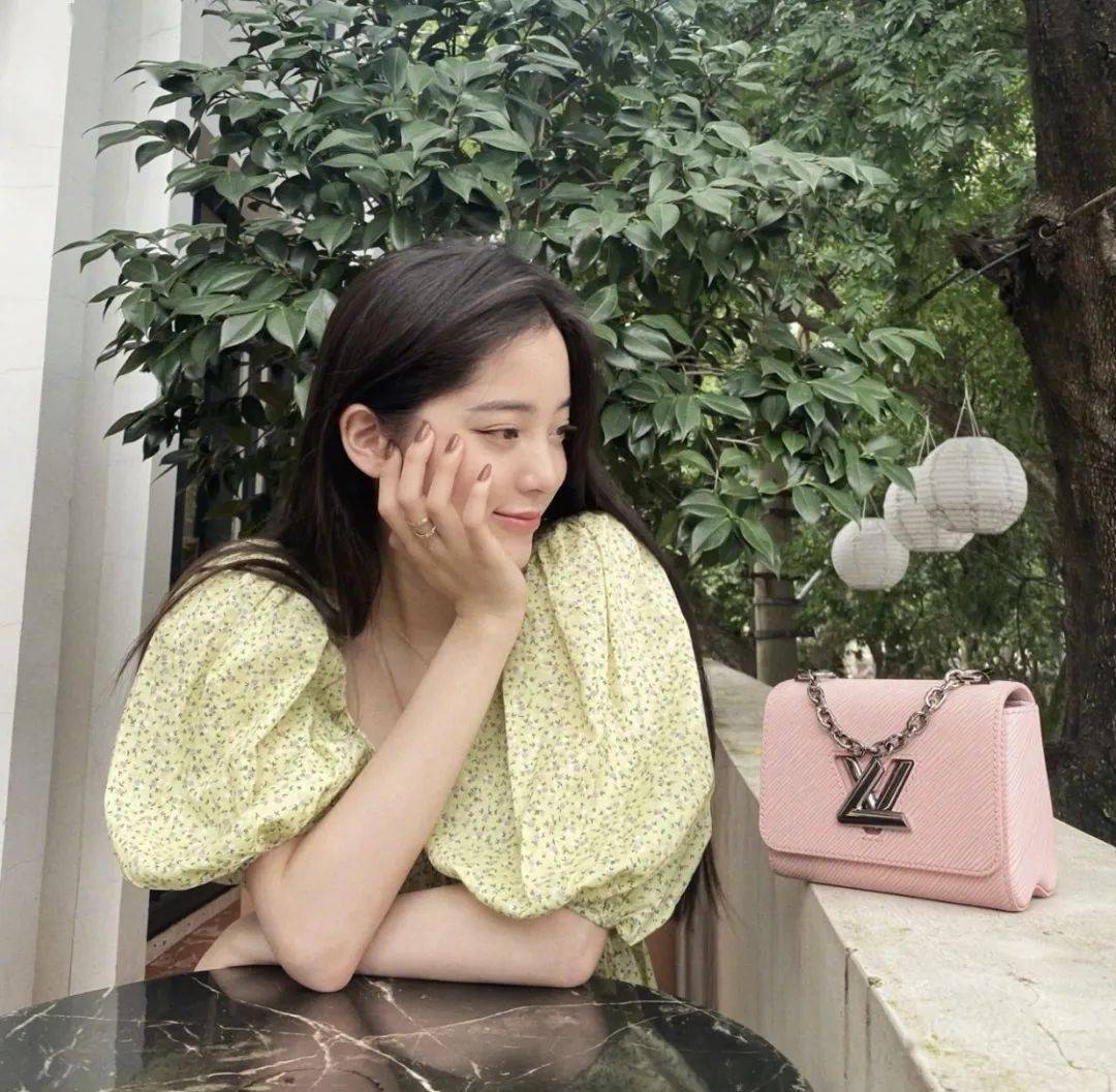 香水|不知道选什么香水？跟着欧阳娜娜、赵露思、关晓彤……购买就行了