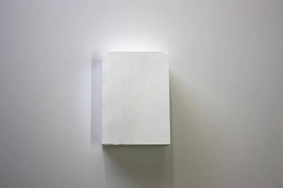 Simons|你愿意花一件单品的钱买一本品牌档案吗？