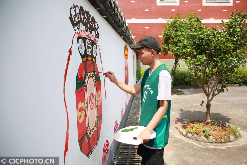 许宅|浙江东阳：大学生画花灯 助力美丽乡村建设
