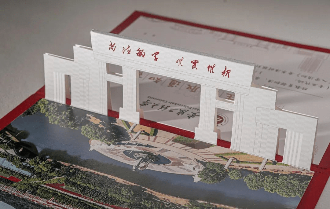 通知书|清华录取通知书出炉，网友酸了：支持以旧换新不？...