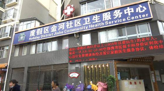 车位|小区停车场里停车被贴罚单？车主：我真是哔哔哔哔哔