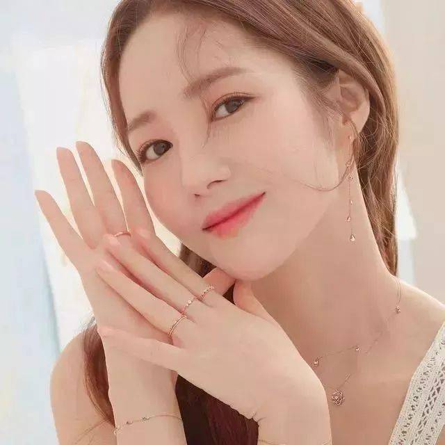 效果|这个比瘦脸针还好用的好物，既消水肿又提拉紧致，立变小V脸！