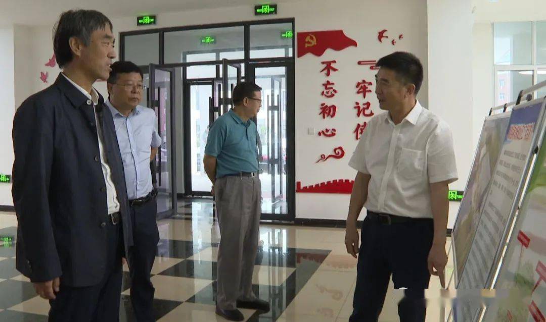 麟游县委常委,副县长闫秉云,副县长刘飞参加相关活动.