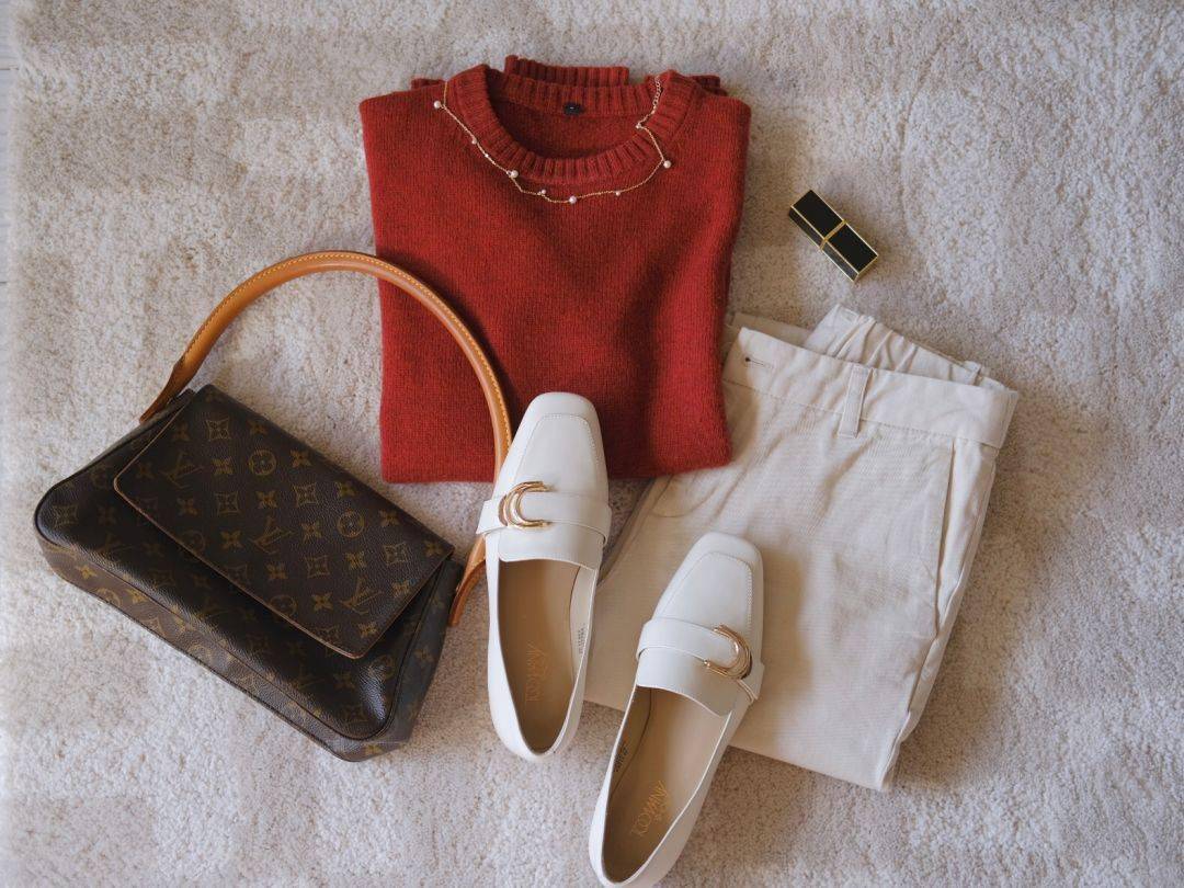 姨太|我在ZARA的打折区，淘到一大波好看的连衣裙！