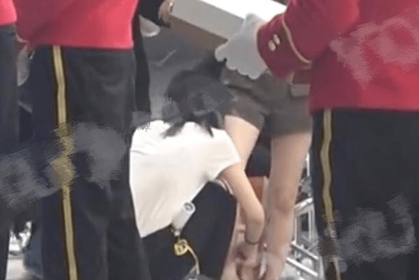 崩溃|欧阳娜娜被频繁网暴，不堪重负在节目崩溃大哭！才20岁的她到底做错了什么？