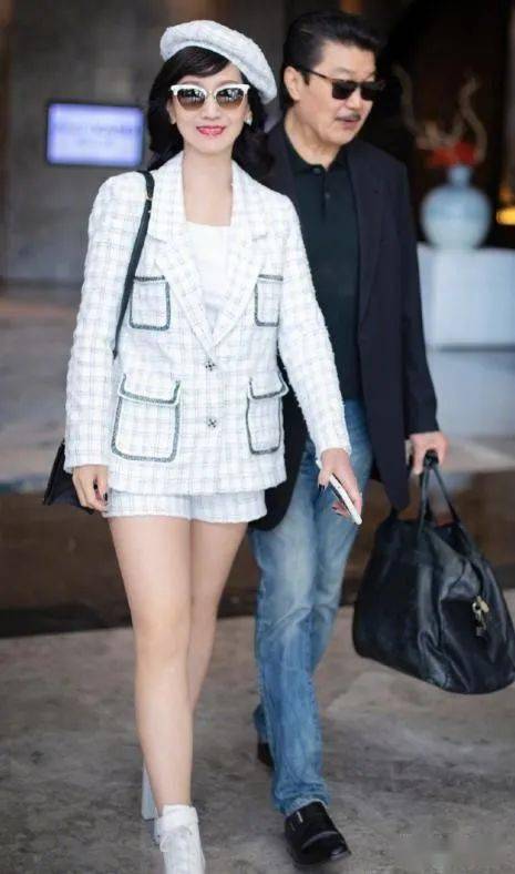 机场|赵雅芝好“作妖”，快70岁穿三分裤走机场，让00后们怎么活？