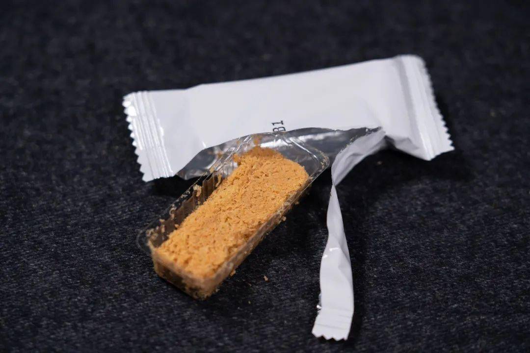 最让人|上班摸鱼一族必看：这可能是我们吃过、最让人上瘾的一款小零食了！