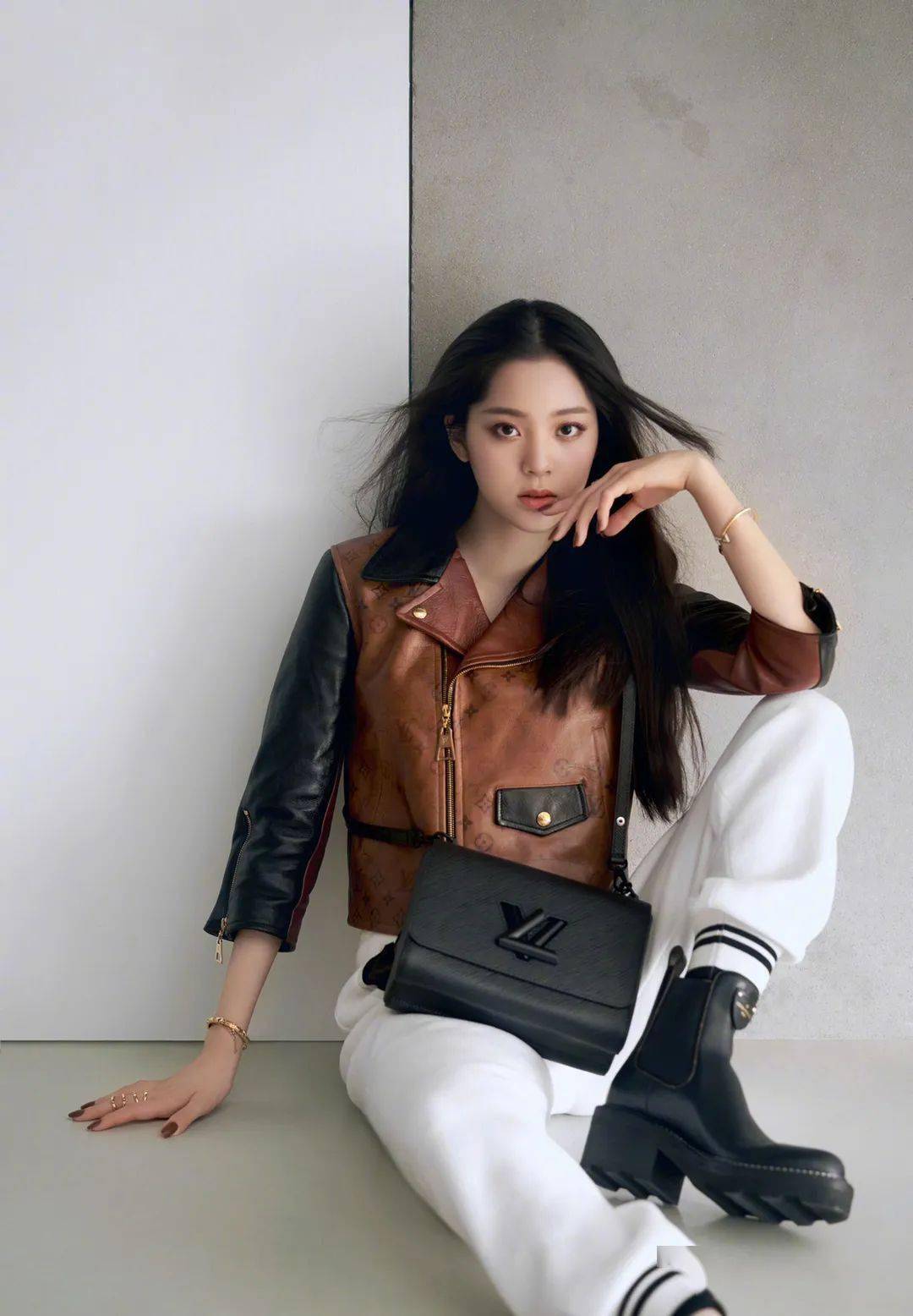 崩溃|欧阳娜娜被频繁网暴，不堪重负在节目崩溃大哭！才20岁的她到底做错了什么？