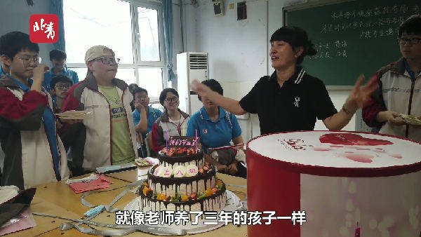 毕业|老师对学生的感情可以有多深？感动！