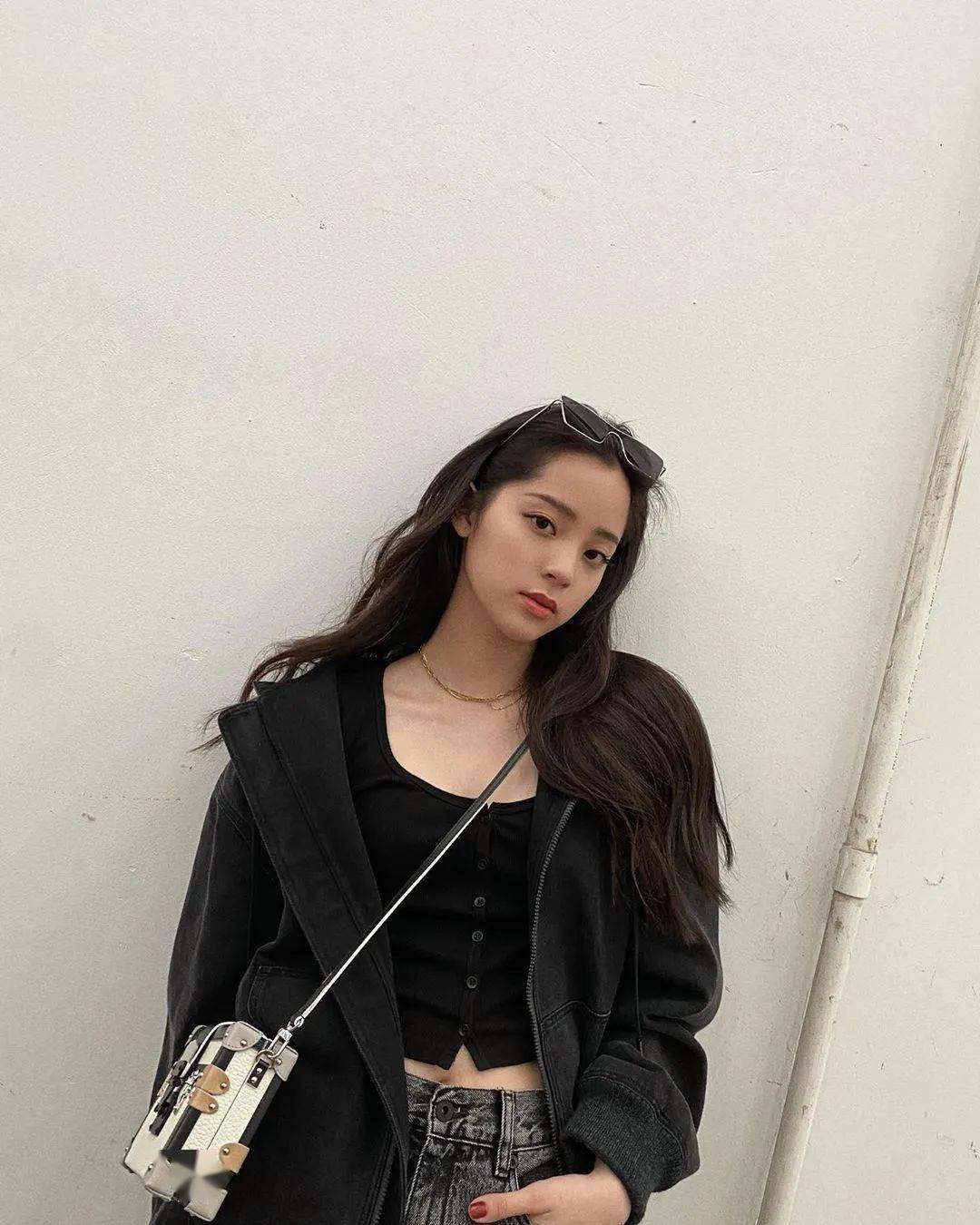 崩溃|欧阳娜娜被频繁网暴，不堪重负在节目崩溃大哭！才20岁的她到底做错了什么？