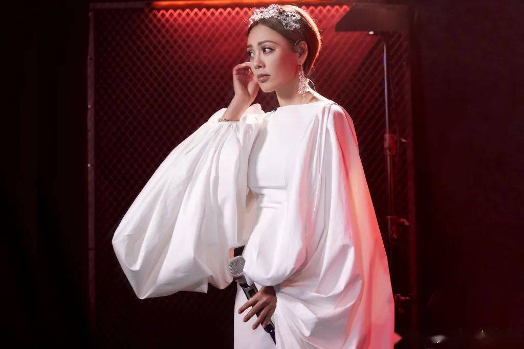 出圈|飒出圈的宁静妆，不是敢化是会化