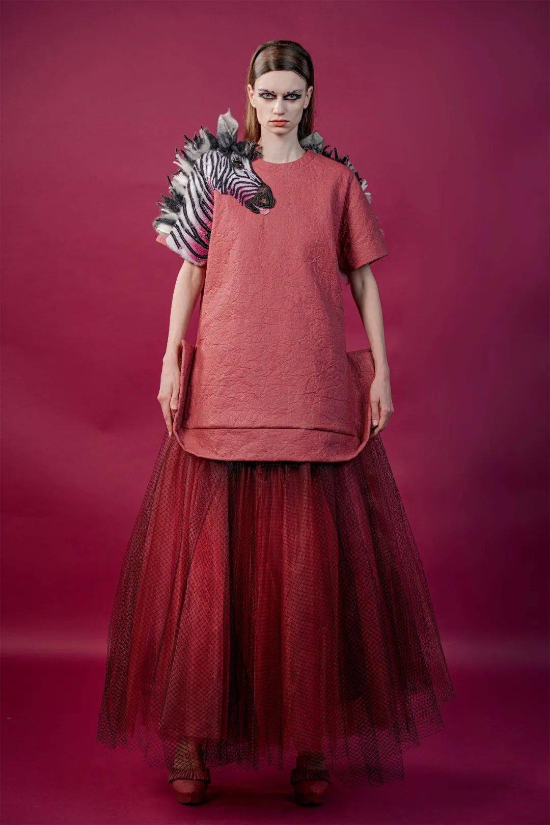 时装周|负重而行的巴黎高定时装周,怎么做才能逆天改命?