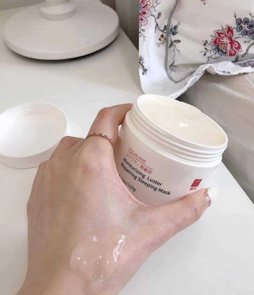 肌肤|睡前涂这个，顶10片面膜，日本爆火睡眠面膜，一夜回春不是梦