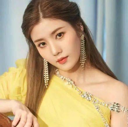 关晓彤|谁还不是个小公主呐？钟楚曦、关晓彤COS的公主妆，我们也能行~