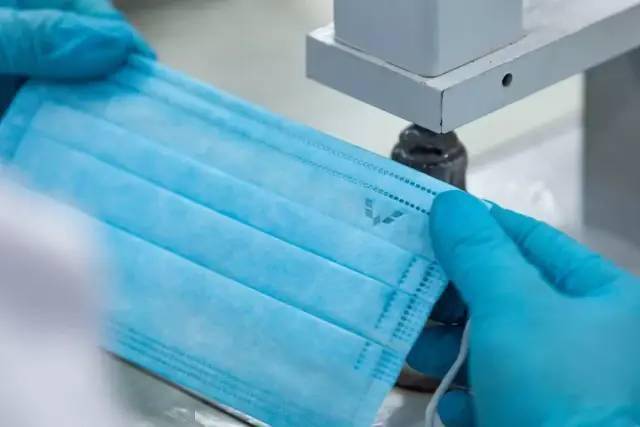 口罩|被嘲“不务正业”，却低调捐出上亿！“骚”到出圈的霸道总裁，凭什么被央视爆赞？