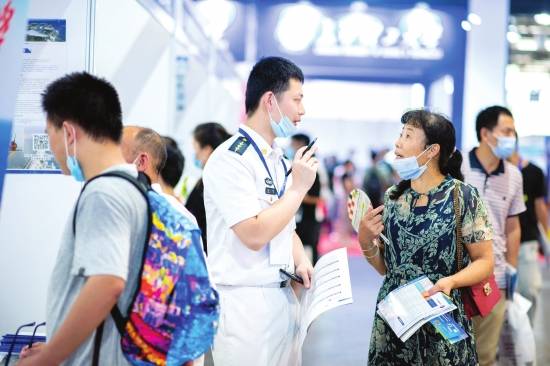 博会|教博会首日来了5万人 咨询军校的非常多