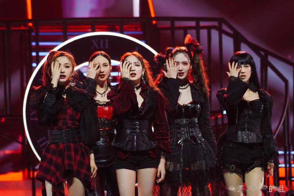 暗黑|画了宁静同款暗黑妆 我被自己的气场吓到后退半步