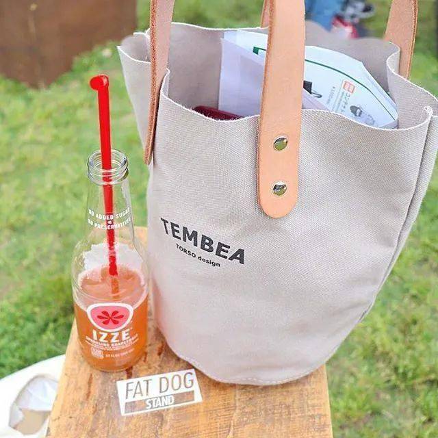 Rootote|王漫妮的通勤包一大摞，这随性帆布袋最靠谱