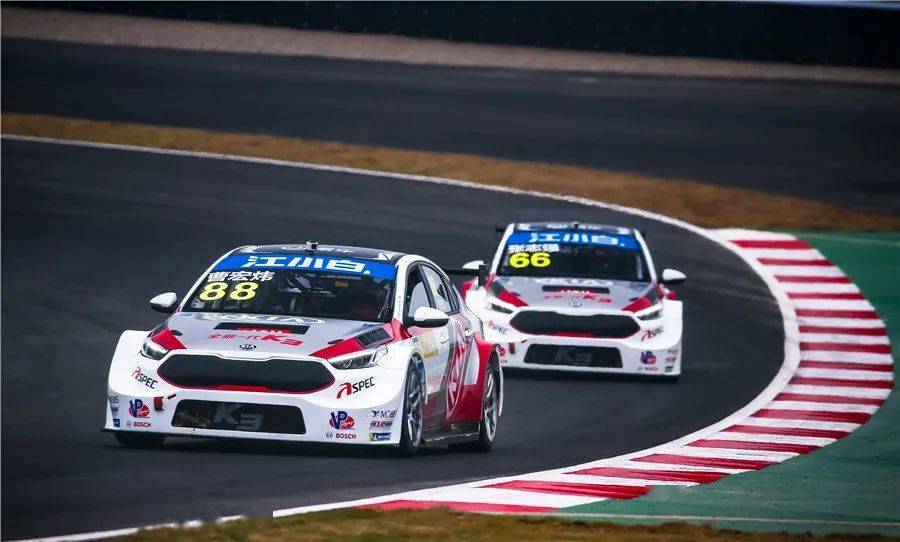 赛车手需要什么资格 170e512d886f4865baff8b26fba18fd2.jpeg