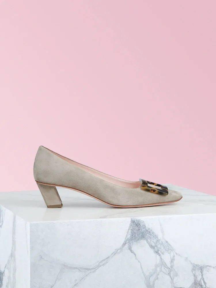 Roger|骨灰级经典Roger Vivier方扣鞋，又出了绝美新款！