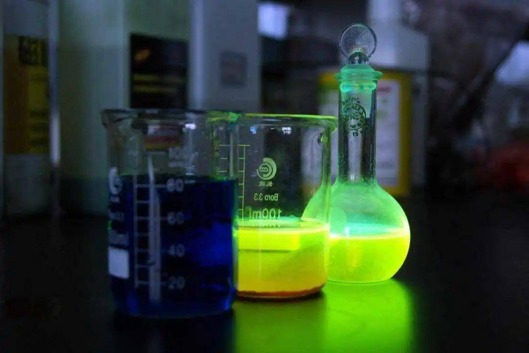 珠宝|杨杨：珠宝加荧光剂，戴久了毁容？业内潜规则，被我揭露了…