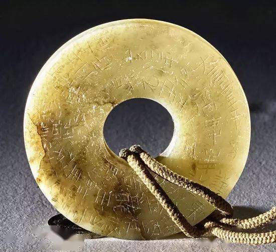 古玉界：中国古代各时期的玉璧风格特征_搜狐网