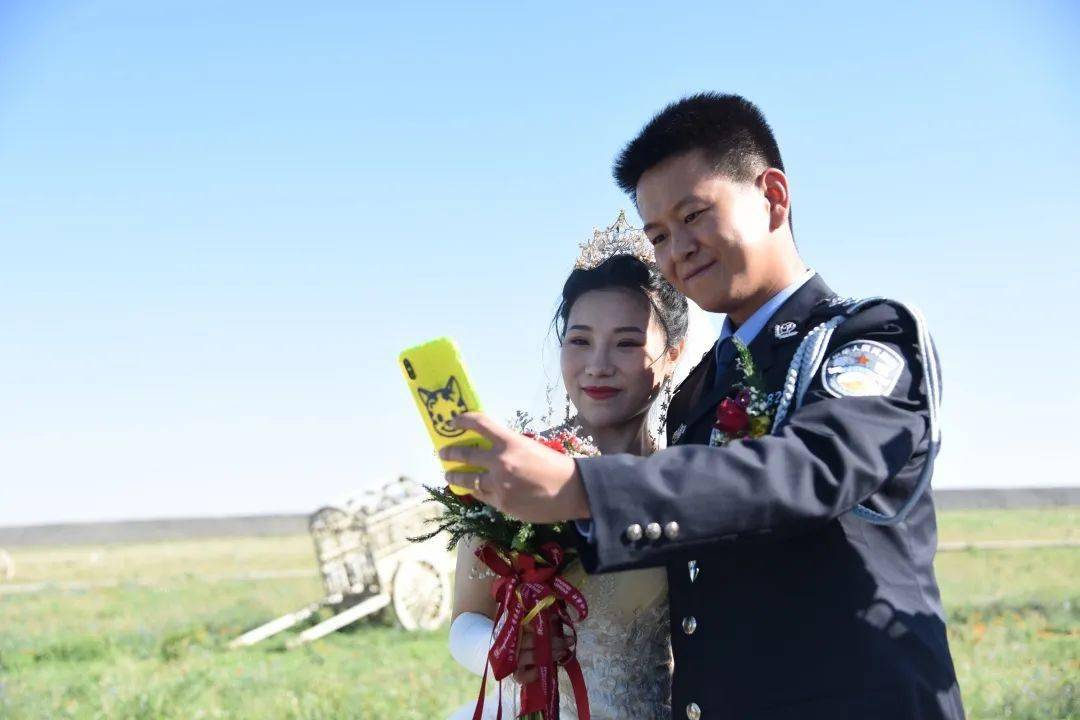 边守边爱爱在北疆当警察蓝牵手婚纱白