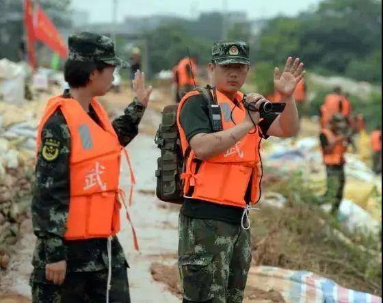 杨丽辉|“夫妻档”“父子兵”“亲兄弟”……这样演绎着抗洪大堤上的感动