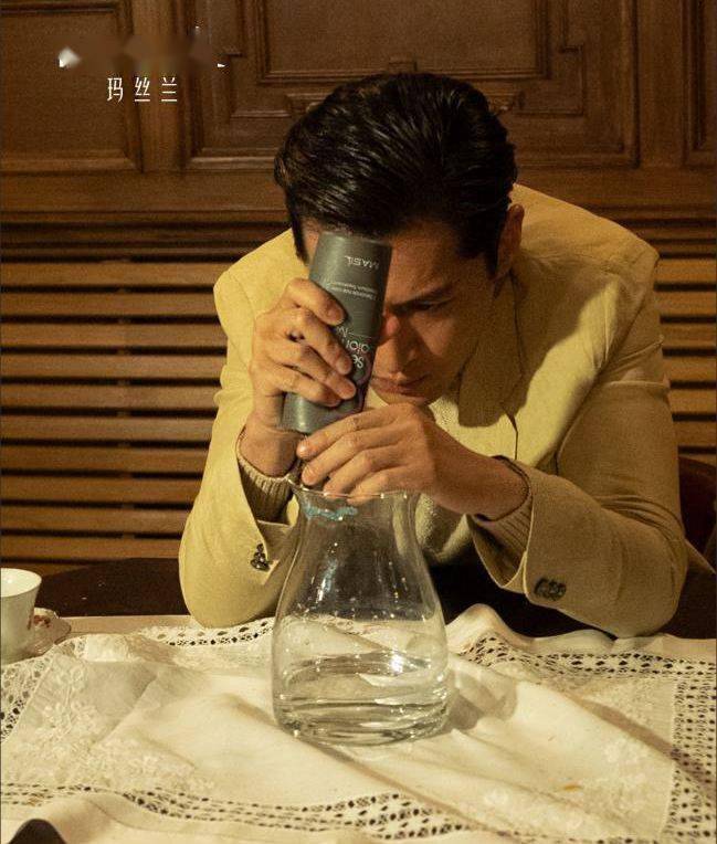 头发|堪称史上最快的懒人法宝，8秒干枯的发质立马变身柔顺、飘逸、有弹性的“绸缎发”？！