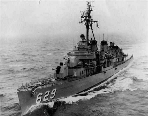 《灰猎犬号》当中美国"弗莱彻级"驱逐舰与德国u艇之间的对决