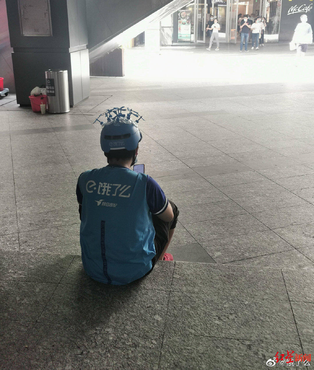 么从|你长袋鼠耳朵，我插竹蜻蜓，美团外卖、饿了么从“头”比拼