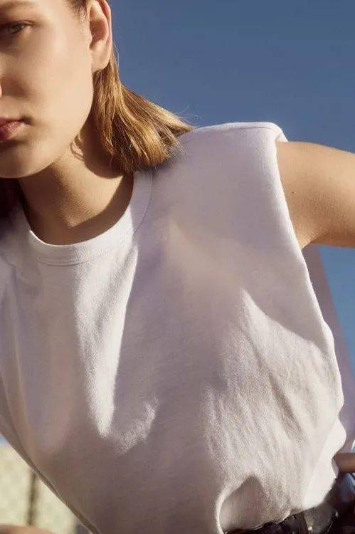 垫肩|四千年一见美女鞠婧祎的“小心机”，也太会了吧！！！