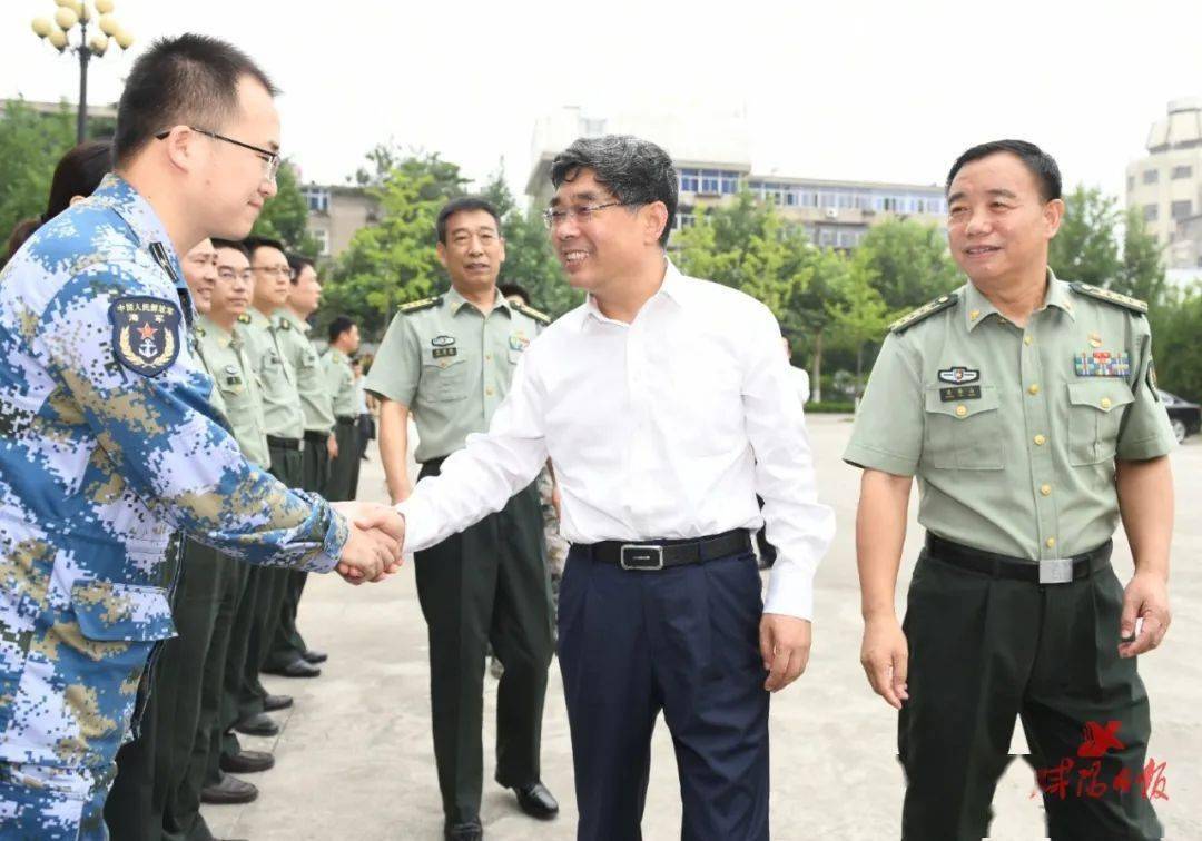 "八一"建军节到来之际,7月29日,市委书记,咸阳军分区党委第一书记岳亮