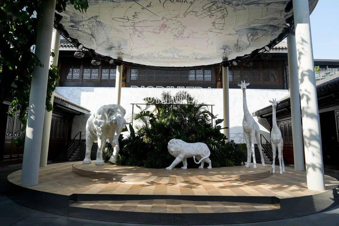 Fendi|七夕预热！Fendi咖啡馆、Dior限时店，大牌打堆来成都过节