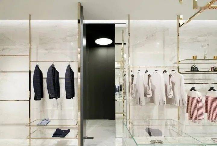 顾客|服装业蒸发4000亿、30元大甩卖!淡季中的实体店该怎么坚持?