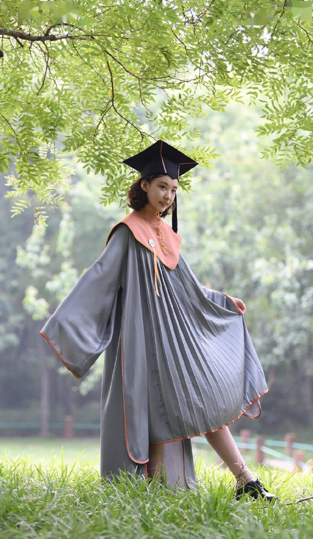 硕士学位服是自己的吗 6a59f7fe7d0f49f0ab8e4bac2e5b0462.jpeg