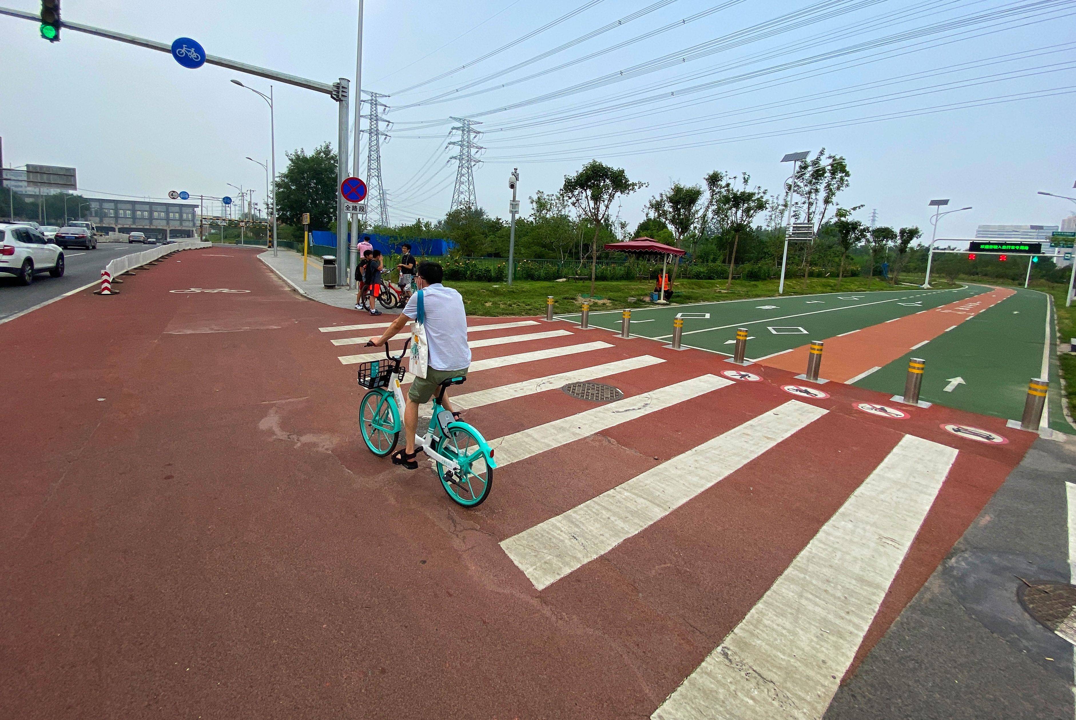 自行车专用路西延段今起通车 试行自行车优先左转